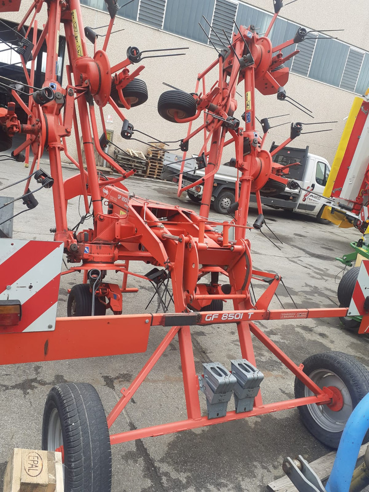 Voltafieno usato Kuhn GF 8501 T - Tedder/ Rake: picture 4 Voltafieno usato Kuhn GF 8501 T - Tedder/ Rake: picture 4