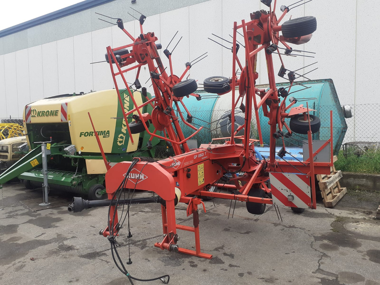 Voltafieno usato Kuhn GF 8501 T - Tedder/ Rake: picture 2 Voltafieno usato Kuhn GF 8501 T - Tedder/ Rake: picture 2