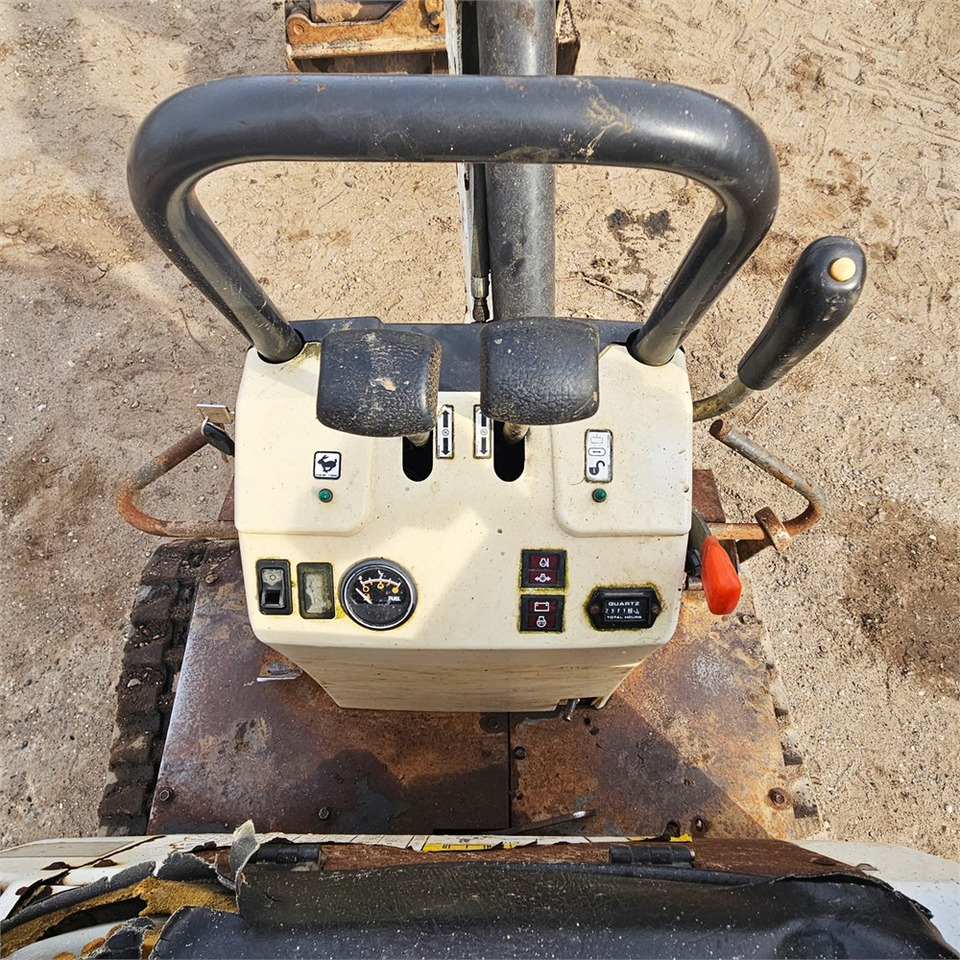 Mini excavator Bobcat E10: picture 13