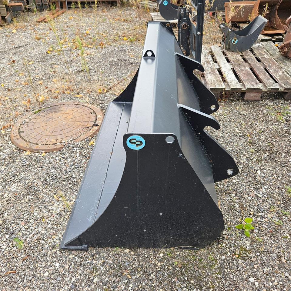 CP 150 cm - Loader bucket: picture 1 CP 150 cm - Loader bucket: picture 1