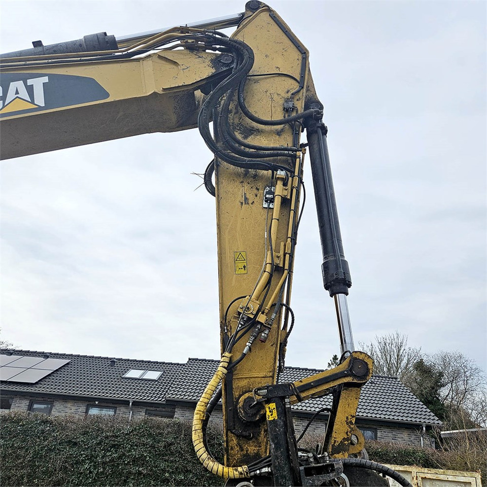Crawler excavator Caterpillar 320 EL: picture 24