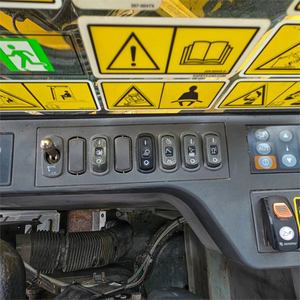 Crawler excavator Caterpillar 325 FLCR: picture 20