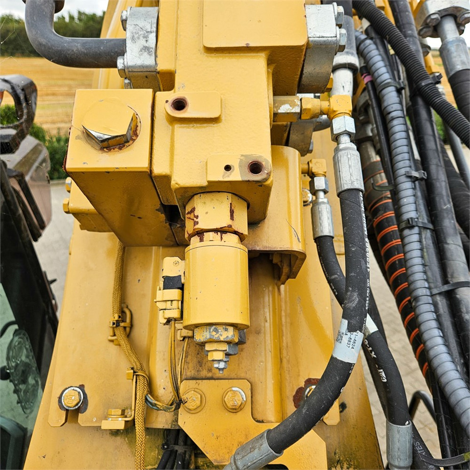 Crawler excavator Caterpillar 325 FLCR: picture 44