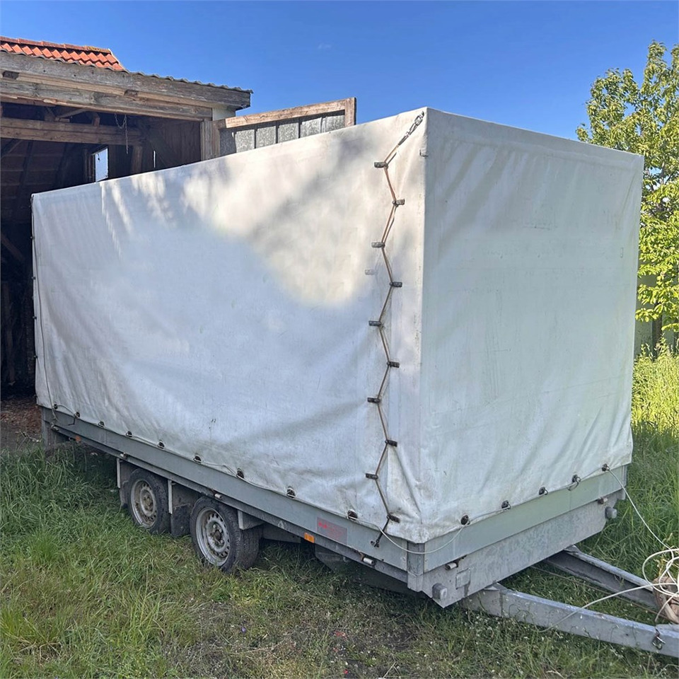 Eduard 4 - Curtainsider trailer: picture 1 Eduard 4 - Curtainsider trailer: picture 1