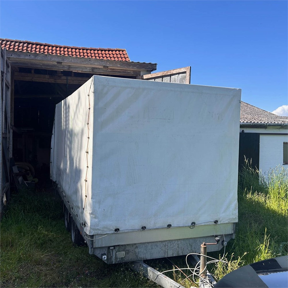 Eduard 4 - Curtainsider trailer: picture 4 Eduard 4 - Curtainsider trailer: picture 4