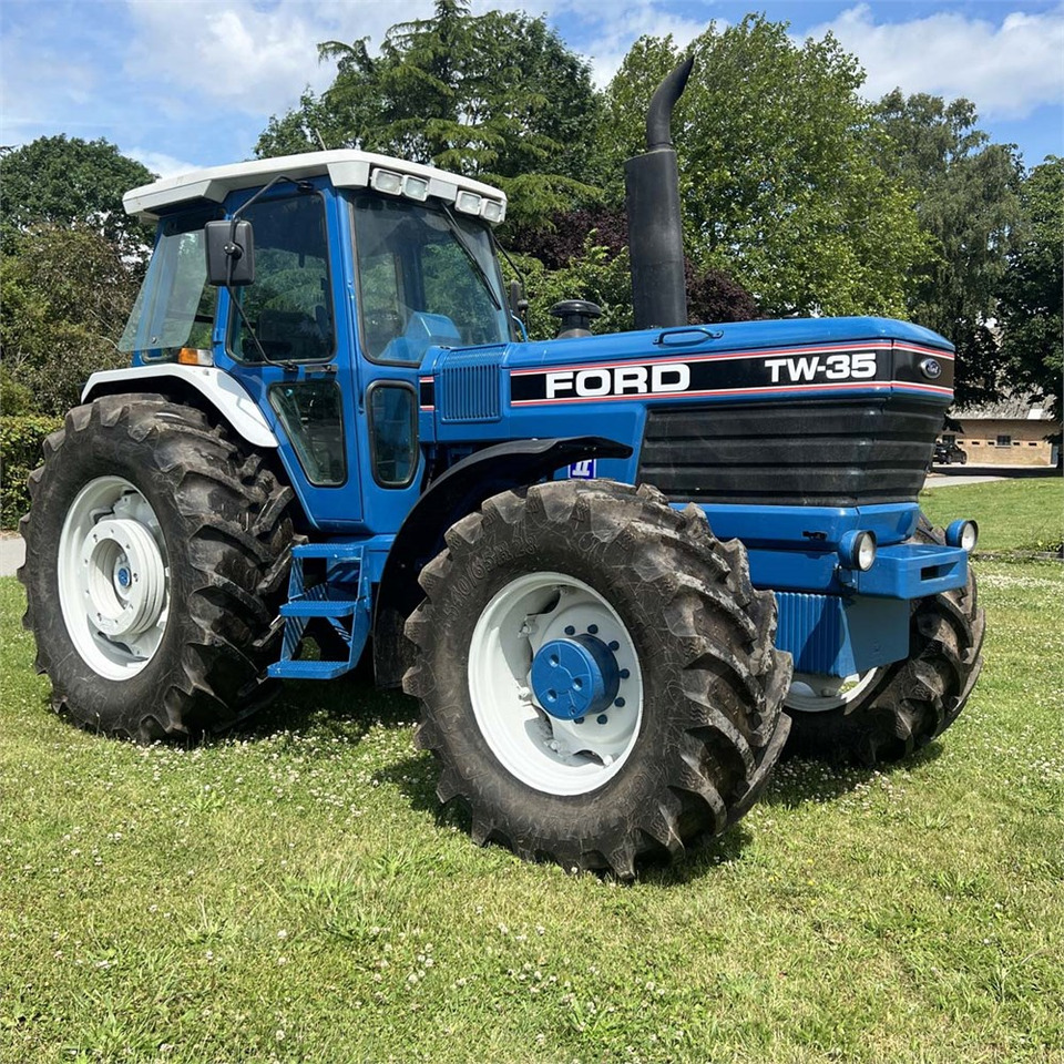 Ford TW 35 - Farm tractor: picture 1 Ford TW 35 - Farm tractor: picture 1