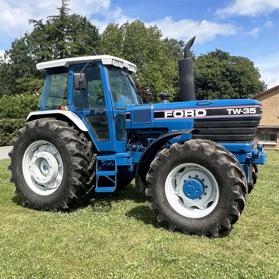 Ford TW 35 - Farm tractor: picture 2 Ford TW 35 - Farm tractor: picture 2