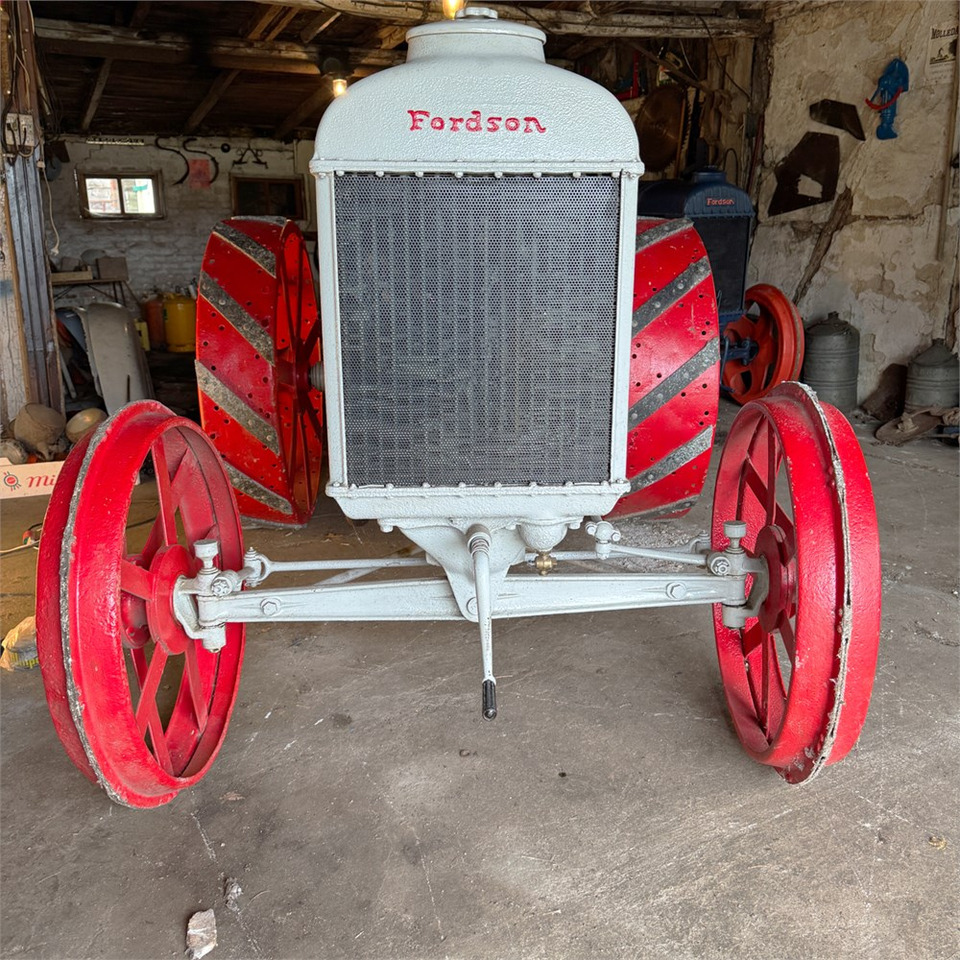 Fordson F - Farm tractor: picture 3 Fordson F - Farm tractor: picture 3