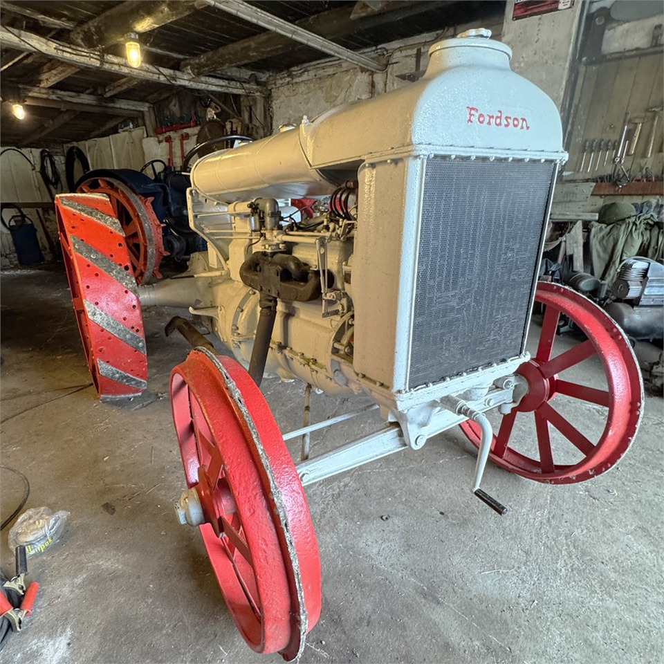 Fordson F - Farm tractor: picture 2 Fordson F - Farm tractor: picture 2