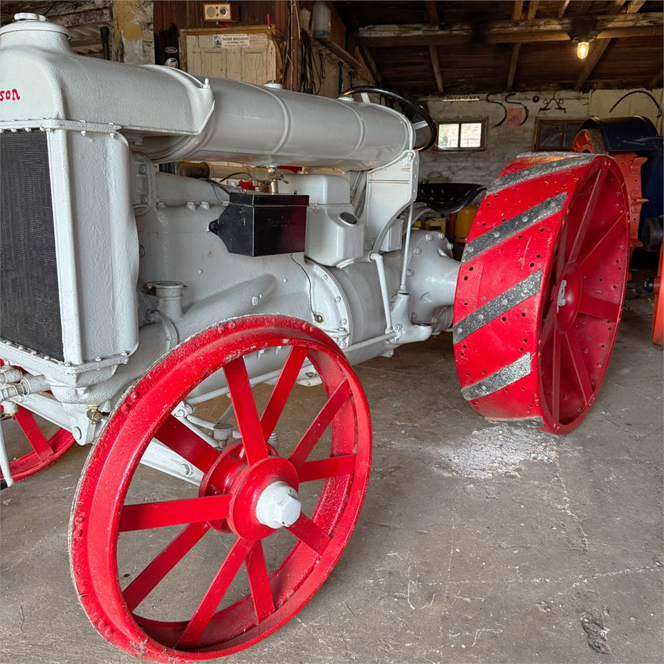 Fordson F - Farm tractor: picture 5 Fordson F - Farm tractor: picture 5