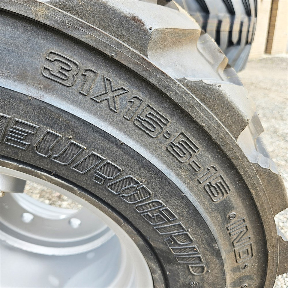 Giant 31X15,5-15 - Wheel and tire package for Construction machinery: picture 3 Giant 31X15,5-15 - Wheel and tire package for Construction machinery: picture 3
