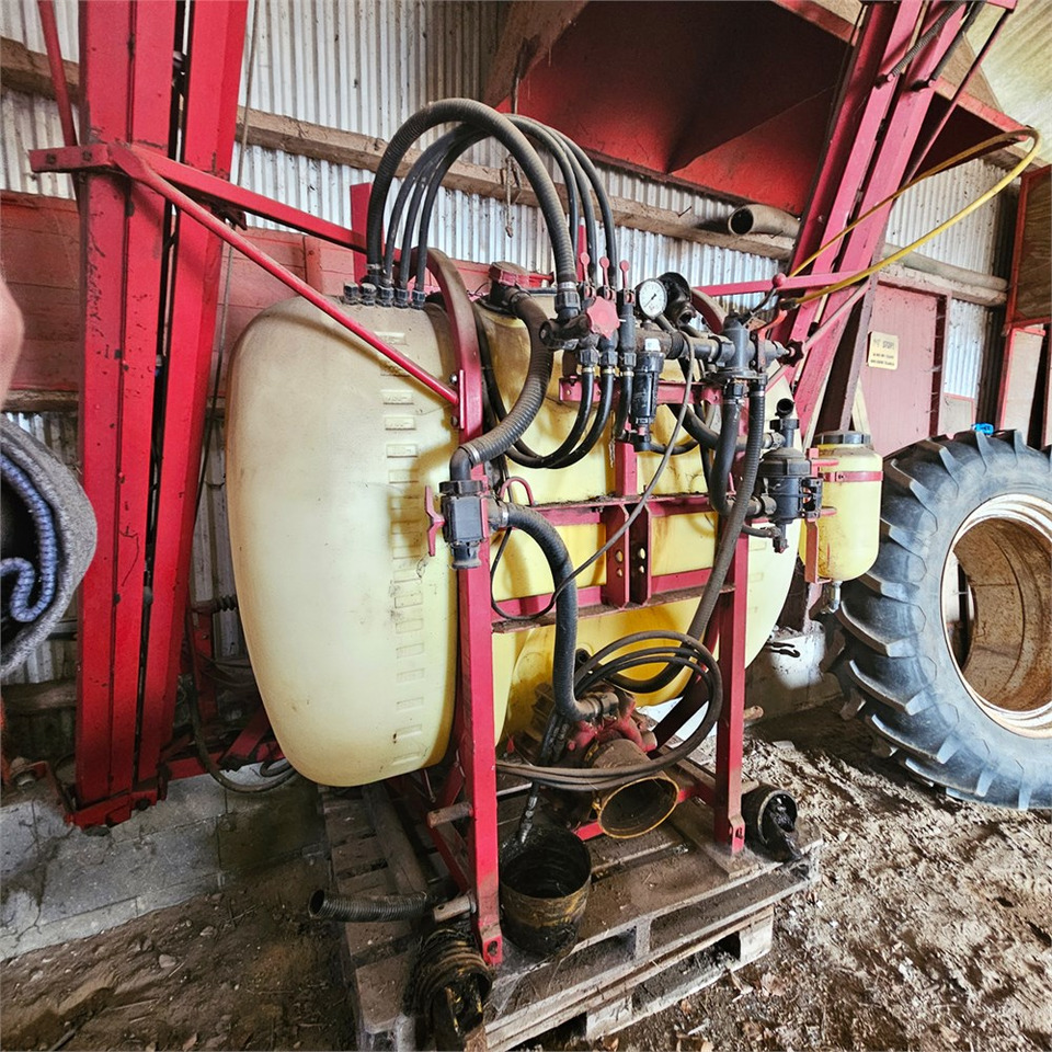 Hardi LXY 800 - Sprayer: picture 1 Hardi LXY 800 - Sprayer: picture 1