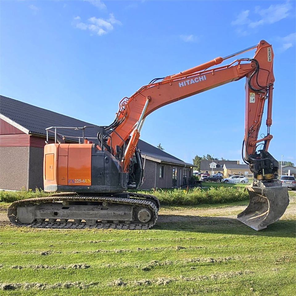 Hitachi ZX 225 - Crawler excavator: picture 2 Hitachi ZX 225 - Crawler excavator: picture 2