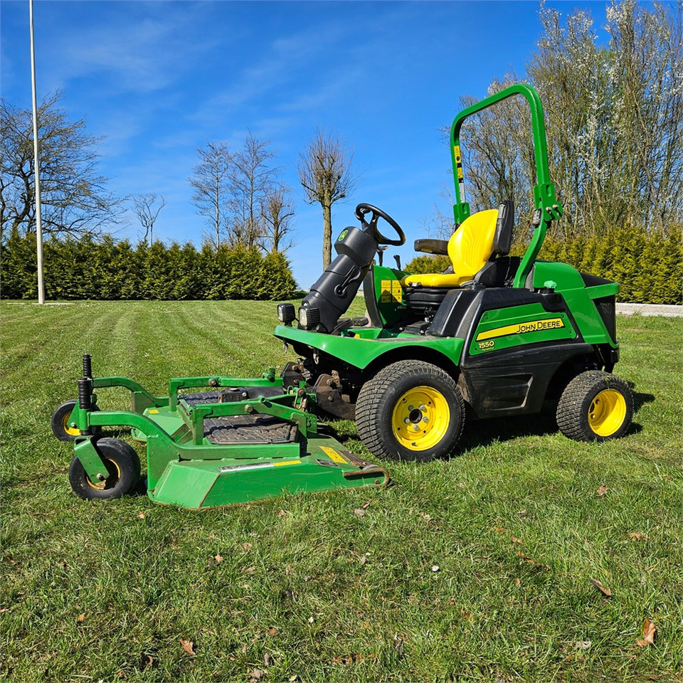John Deere 1550 TerrainCut - Garden mower: picture 3 John Deere 1550 TerrainCut - Garden mower: picture 3