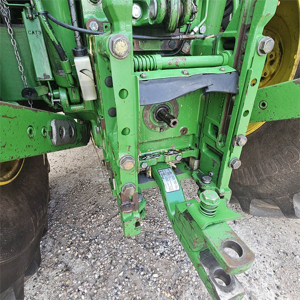 Farm tractor John Deere 6210 R: picture 24