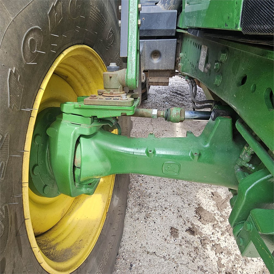 Farm tractor John Deere 6210 R: picture 27