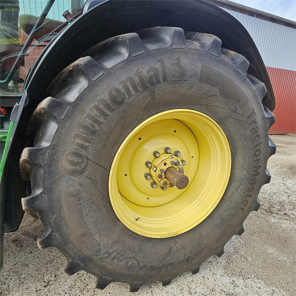 Farm tractor John Deere 6210 R: picture 34