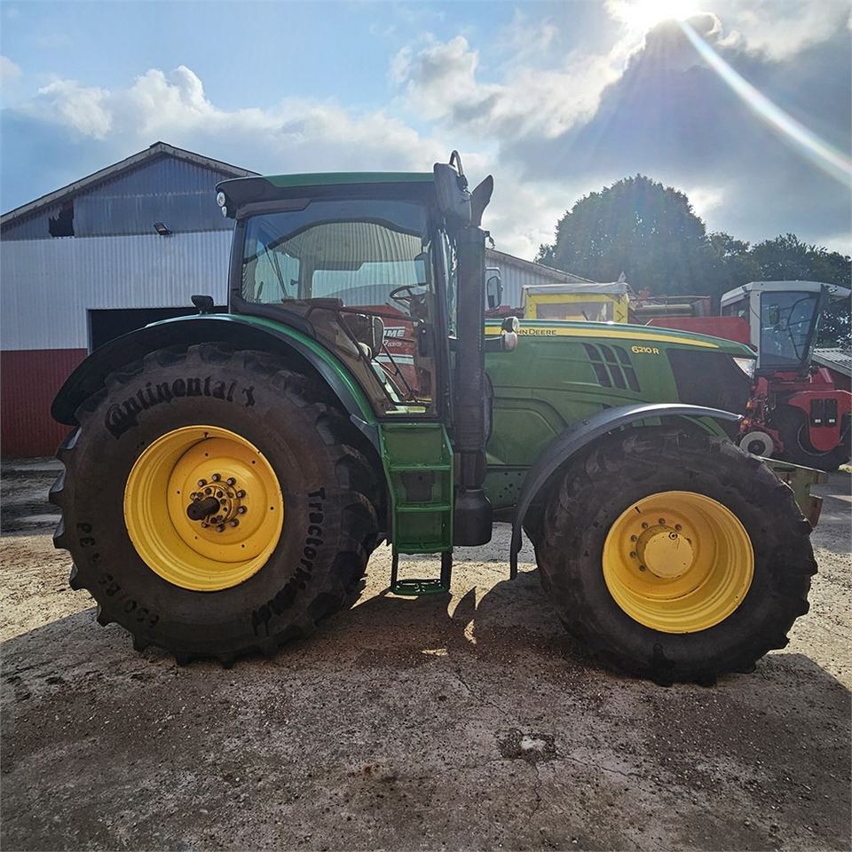 Farm tractor John Deere 6210 R: picture 6