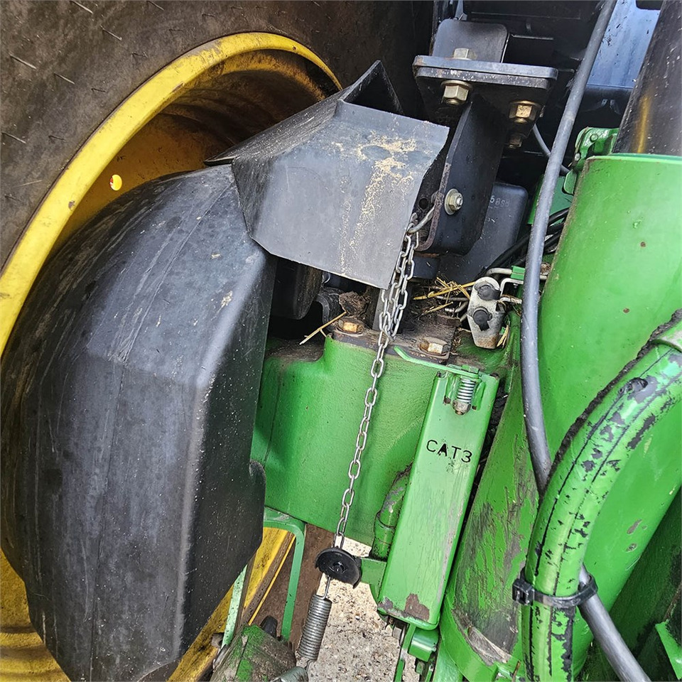 Farm tractor John Deere 6210 R: picture 31