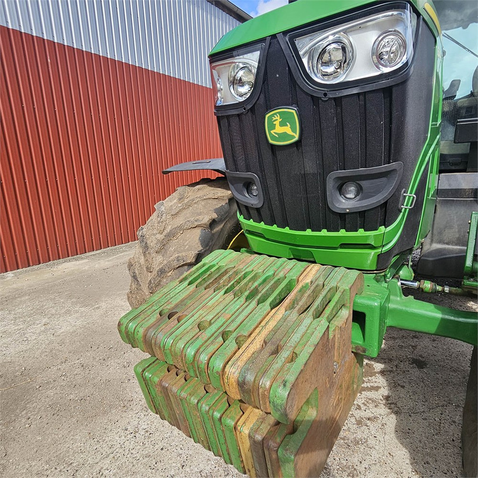 Farm tractor John Deere 6210 R: picture 22