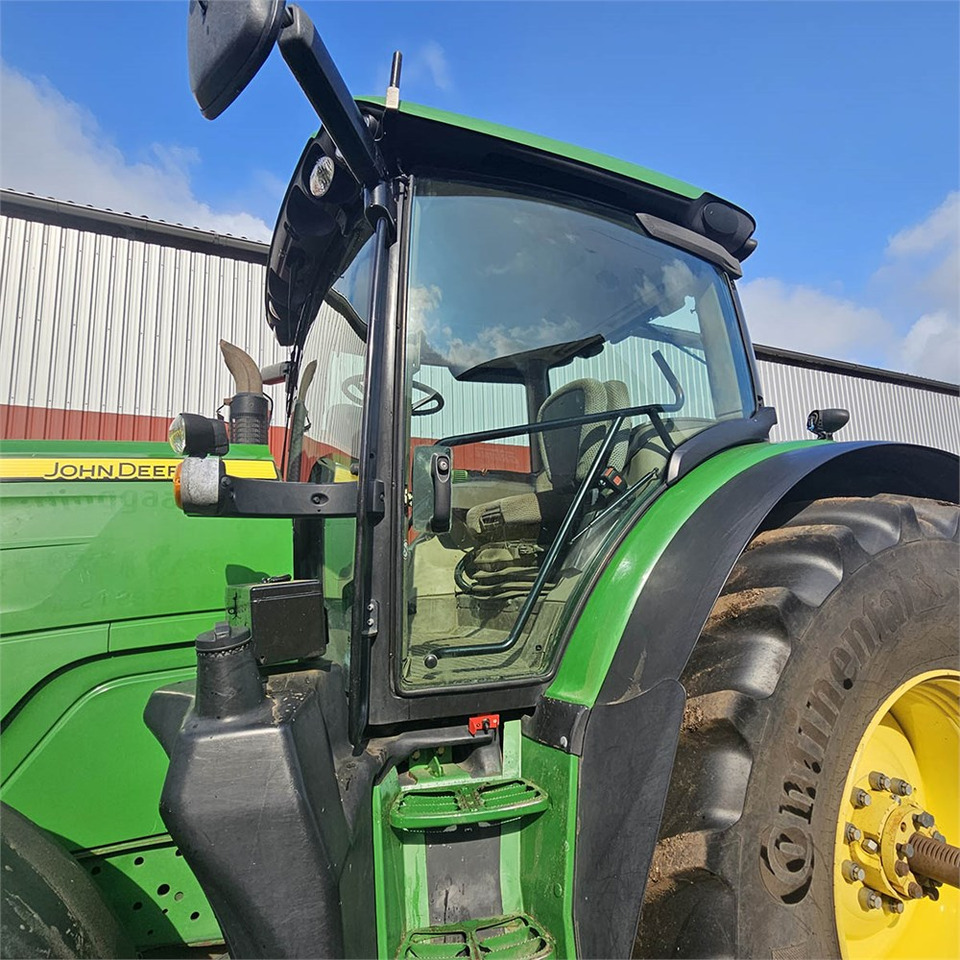 Farm tractor John Deere 6210 R: picture 9
