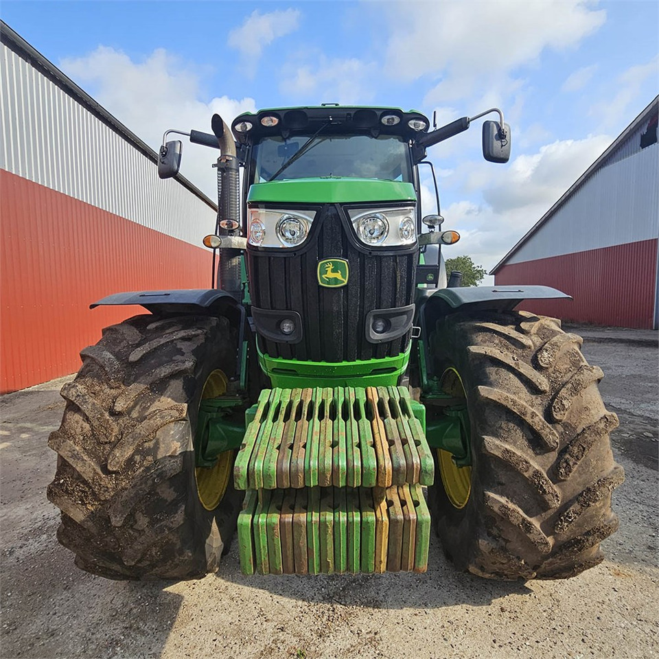 Farm tractor John Deere 6210 R: picture 8