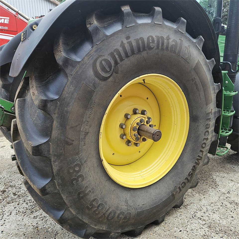 Farm tractor John Deere 6210 R: picture 35