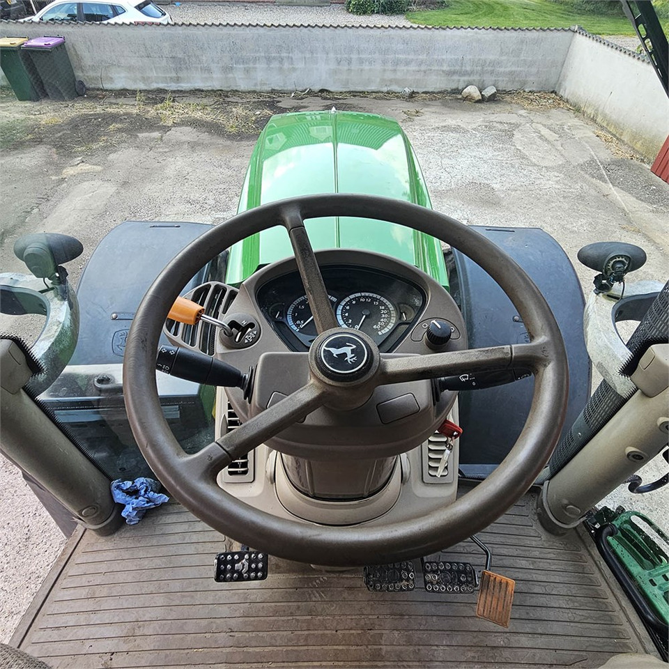 Farm tractor John Deere 6210 R: picture 15