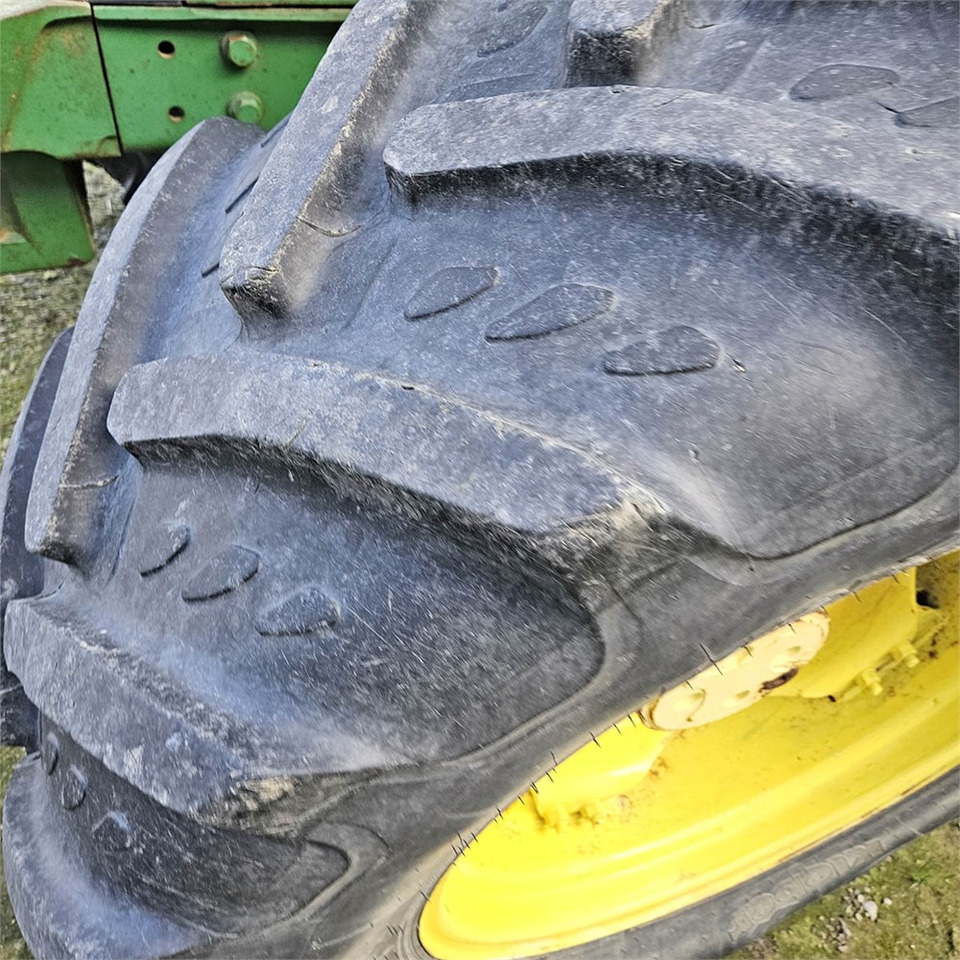 Farm tractor John Deere 6610: picture 32