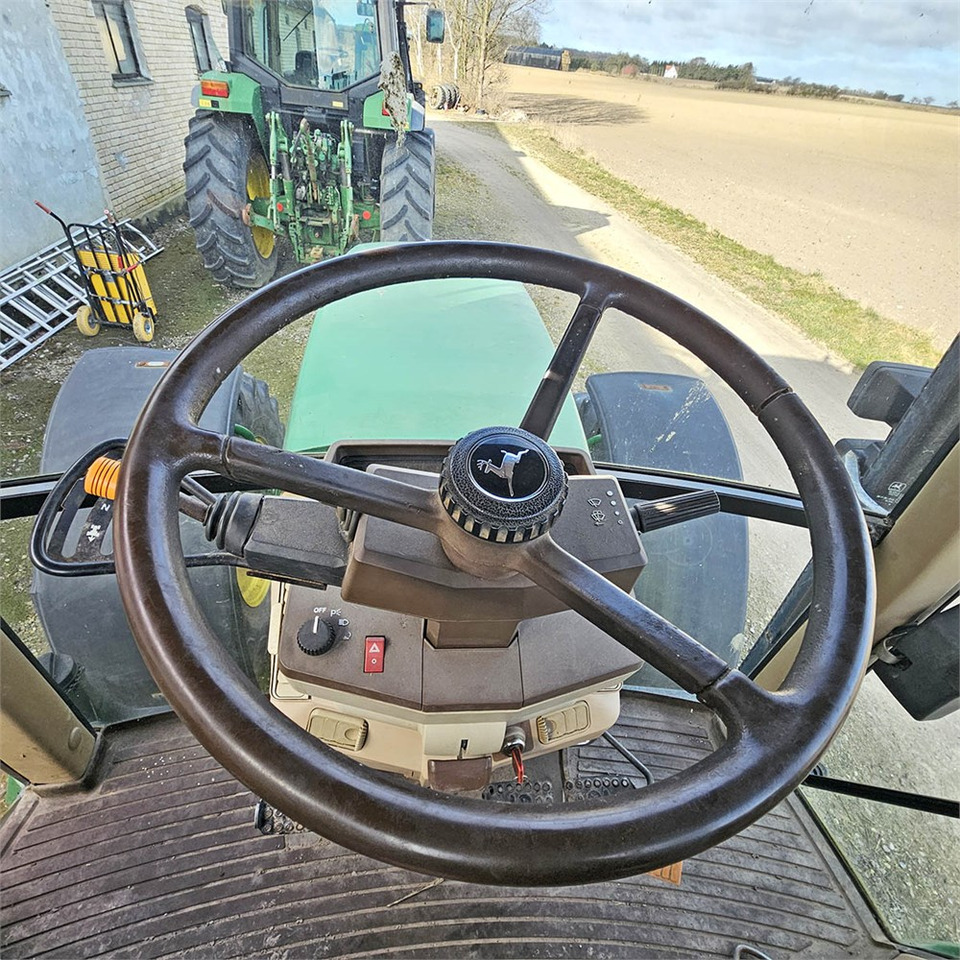 Farm tractor John Deere 6610: picture 15