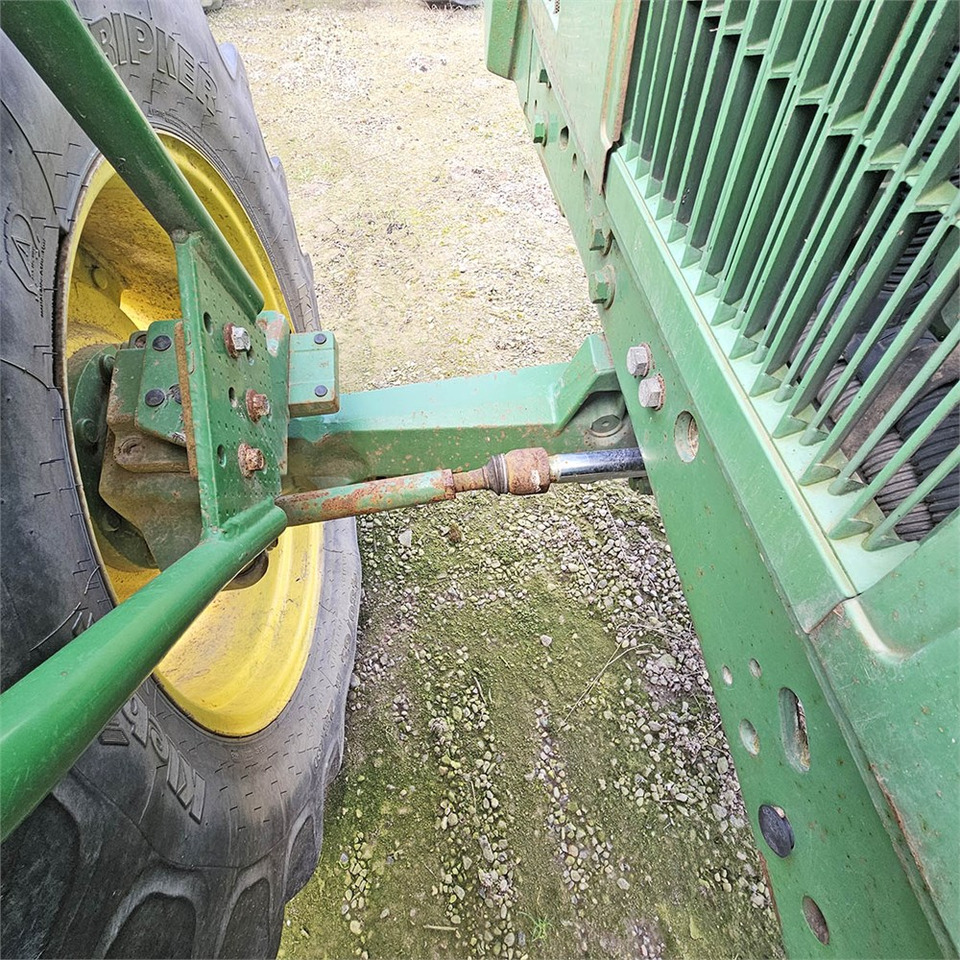 Farm tractor John Deere 6610: picture 27