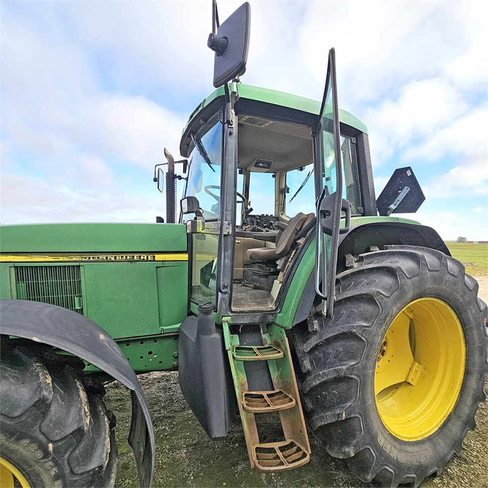 Farm tractor John Deere 6610: picture 9