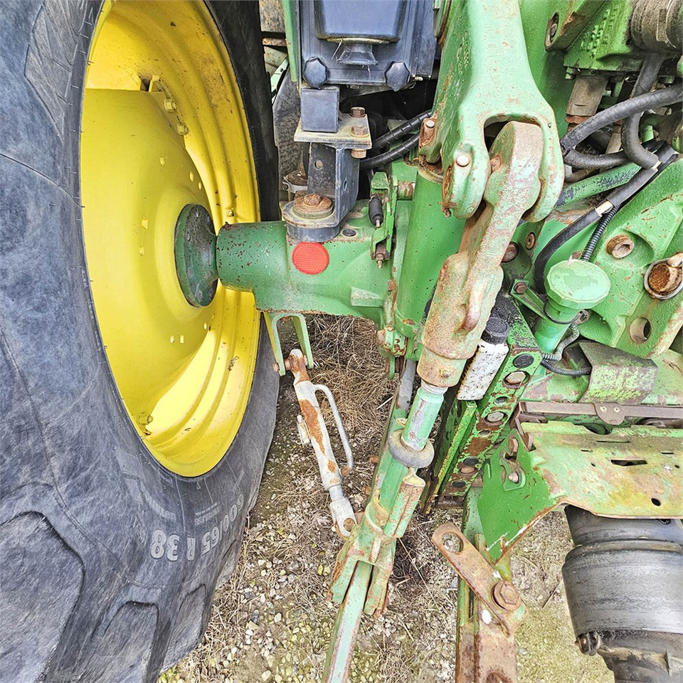 Farm tractor John Deere 6610: picture 26
