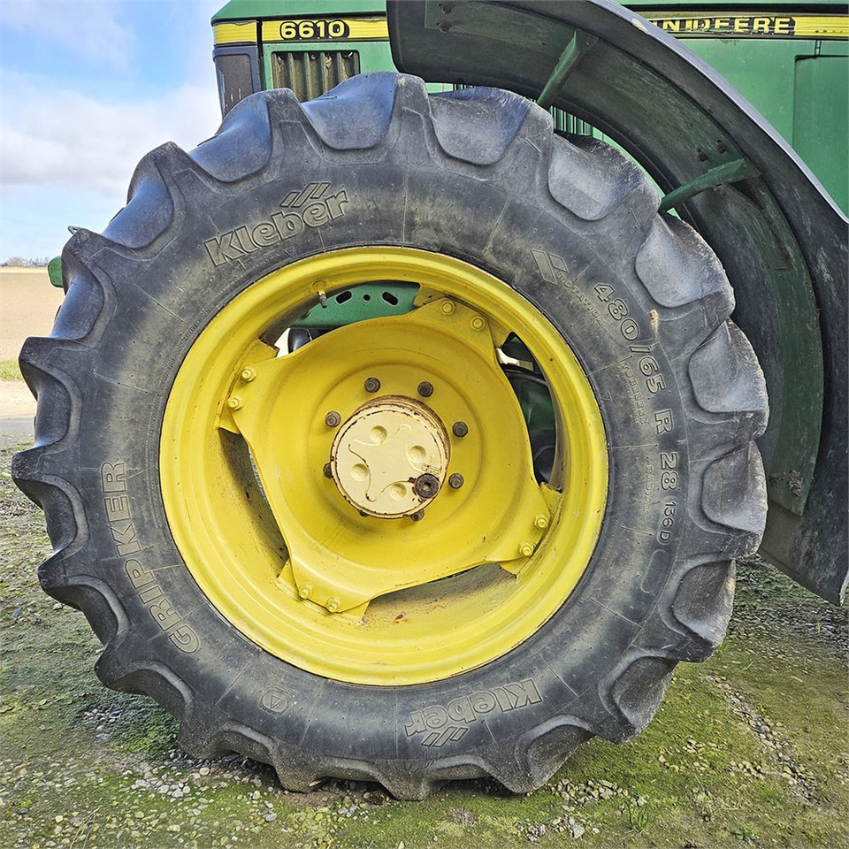 Farm tractor John Deere 6610: picture 31