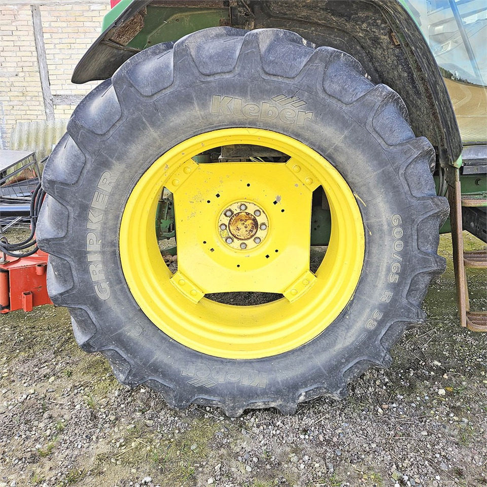 Farm tractor John Deere 6610: picture 35
