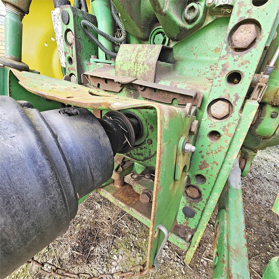 Farm tractor John Deere 6610: picture 21
