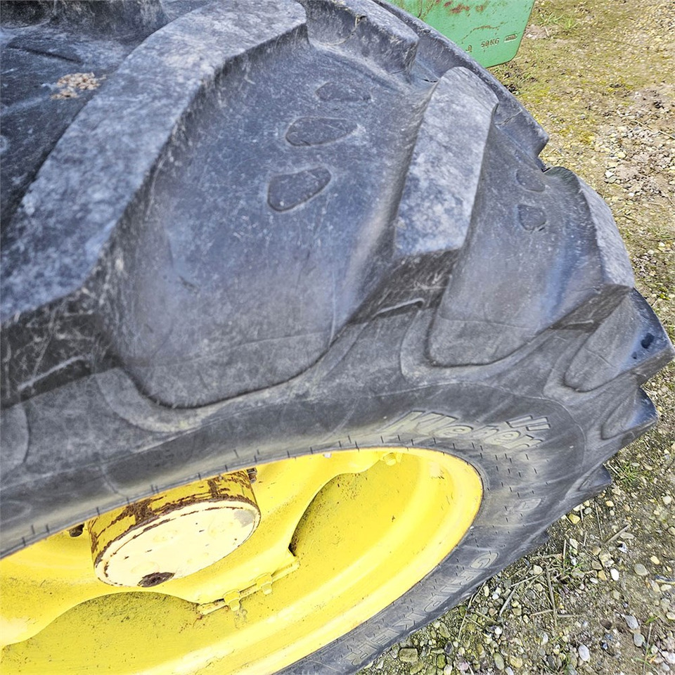 Farm tractor John Deere 6610: picture 34
