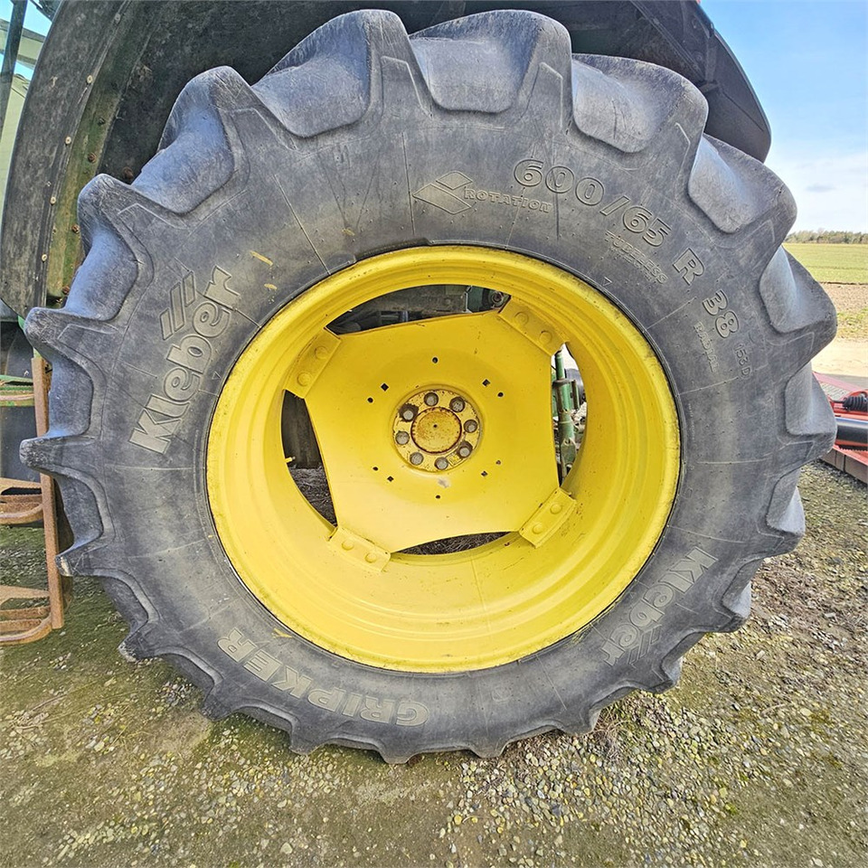 Farm tractor John Deere 6610: picture 29