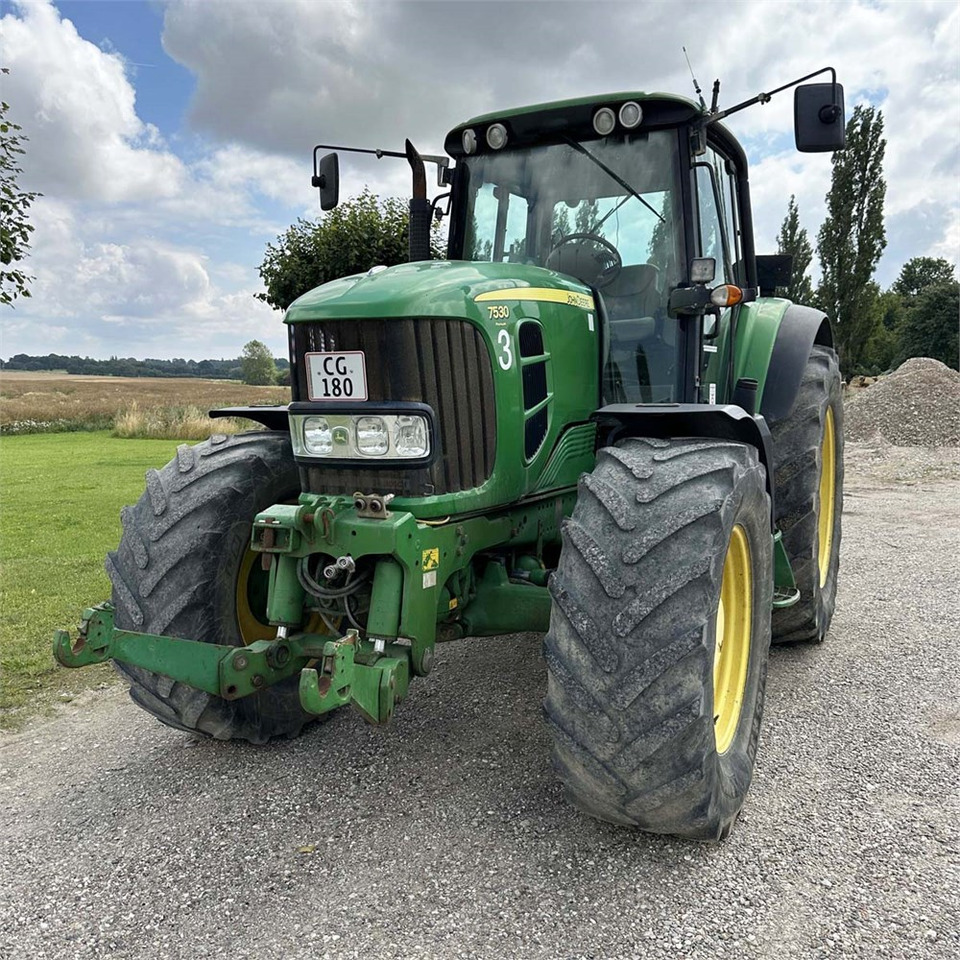John Deere 7530 - Farm tractor: picture 3 John Deere 7530 - Farm tractor: picture 3