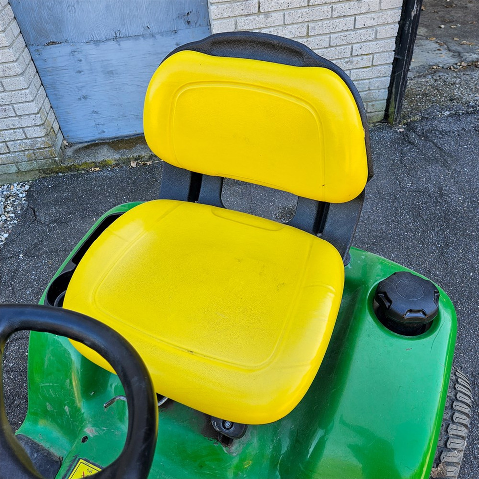 Garden mower John Deere X304: picture 44