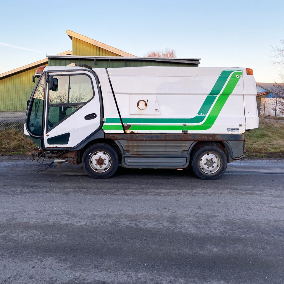 Johnston CN 400 - Road sweeper: picture 2 Johnston CN 400 - Road sweeper: picture 2