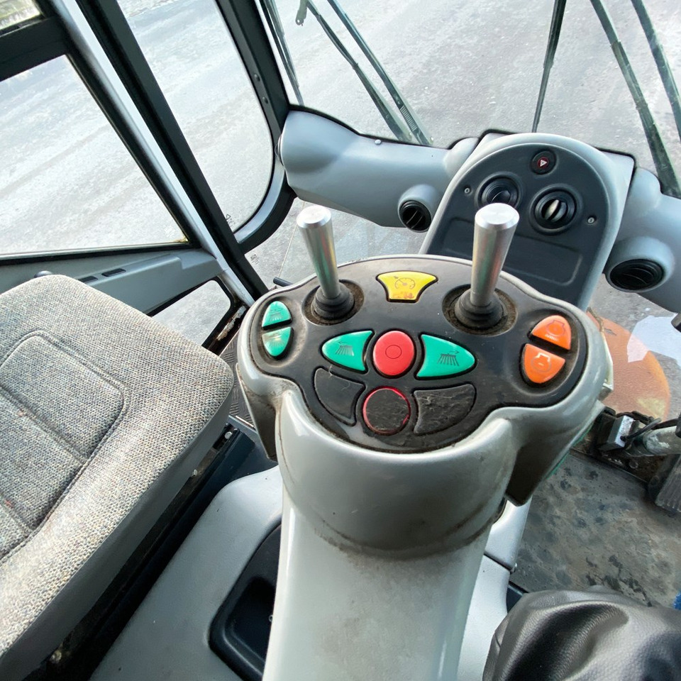 Road sweeper Johnston CN 400: picture 16