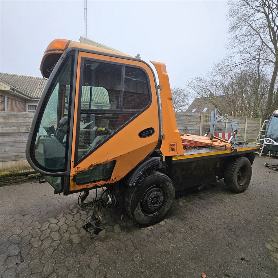 Johnston Sweepers 5000 - Road sweeper: picture 1 Johnston Sweepers 5000 - Road sweeper: picture 1