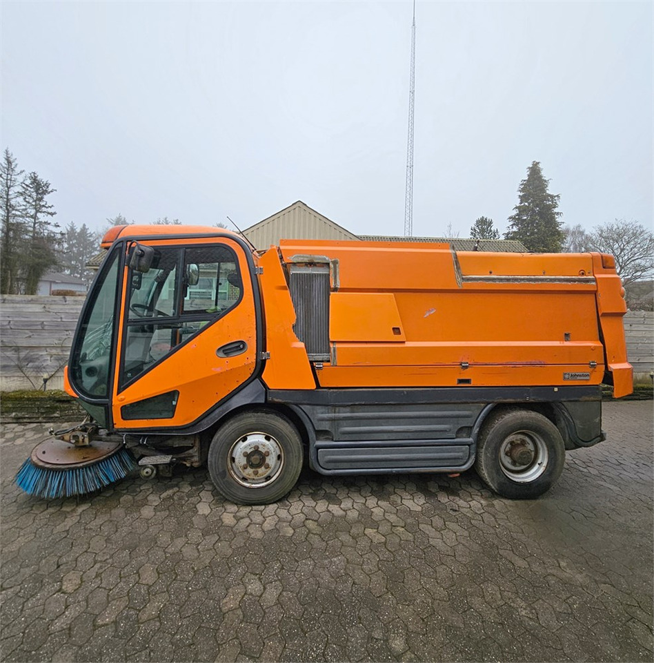 Johnston Sweepers CX400 - Road sweeper: picture 2 Johnston Sweepers CX400 - Road sweeper: picture 2