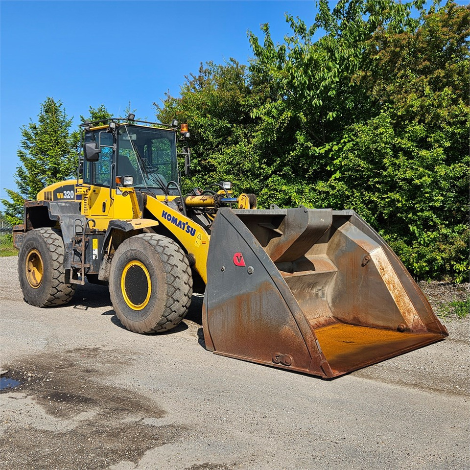 Komatsu WA320-5H - Wheel loader: picture 2 Komatsu WA320-5H - Wheel loader: picture 2