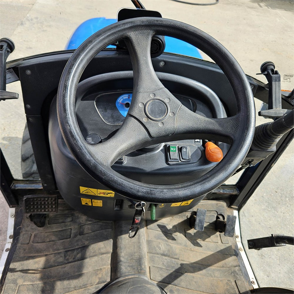 Municipal tractor LS Mtron Ls J27HST: picture 15