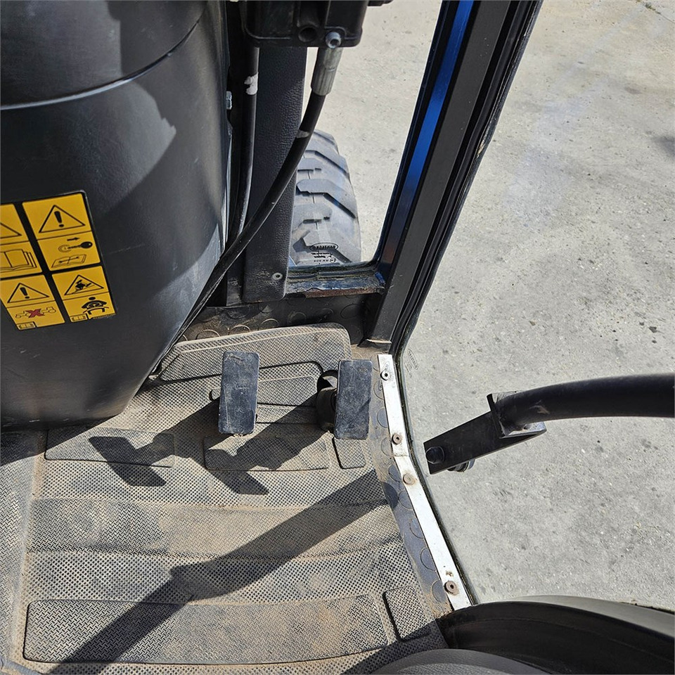 Municipal tractor LS Mtron Ls J27HST: picture 25