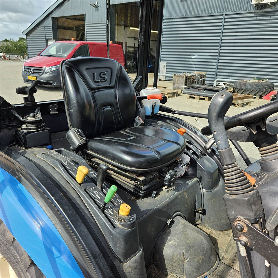 Municipal tractor LS Mtron Ls J27HST: picture 27