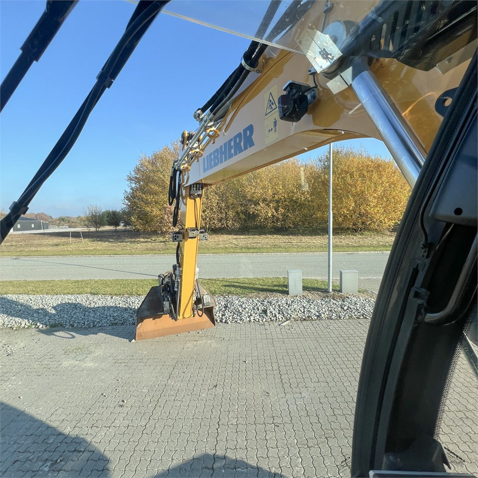 Lease a Liebherr R914 Compact S Liebherr R914 Compact S: picture 29 Lease a Liebherr R914 Compact S Liebherr R914 Compact S: picture 29