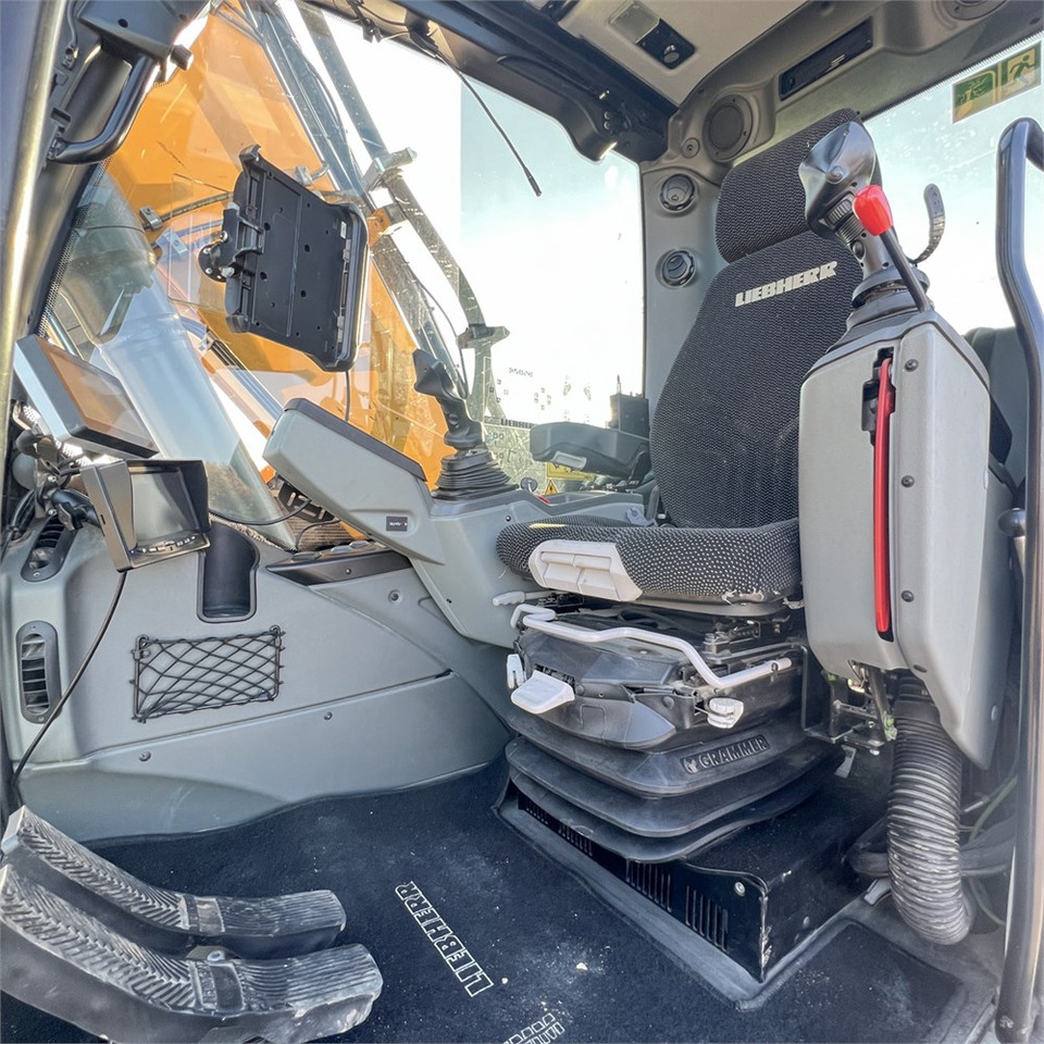 Lease a Liebherr R914 Compact S Liebherr R914 Compact S: picture 18 Lease a Liebherr R914 Compact S Liebherr R914 Compact S: picture 18